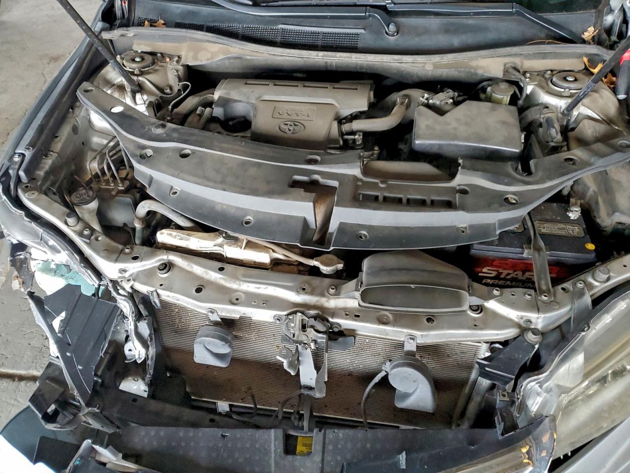 2015 TOYOTA CAMRY LE photo 11