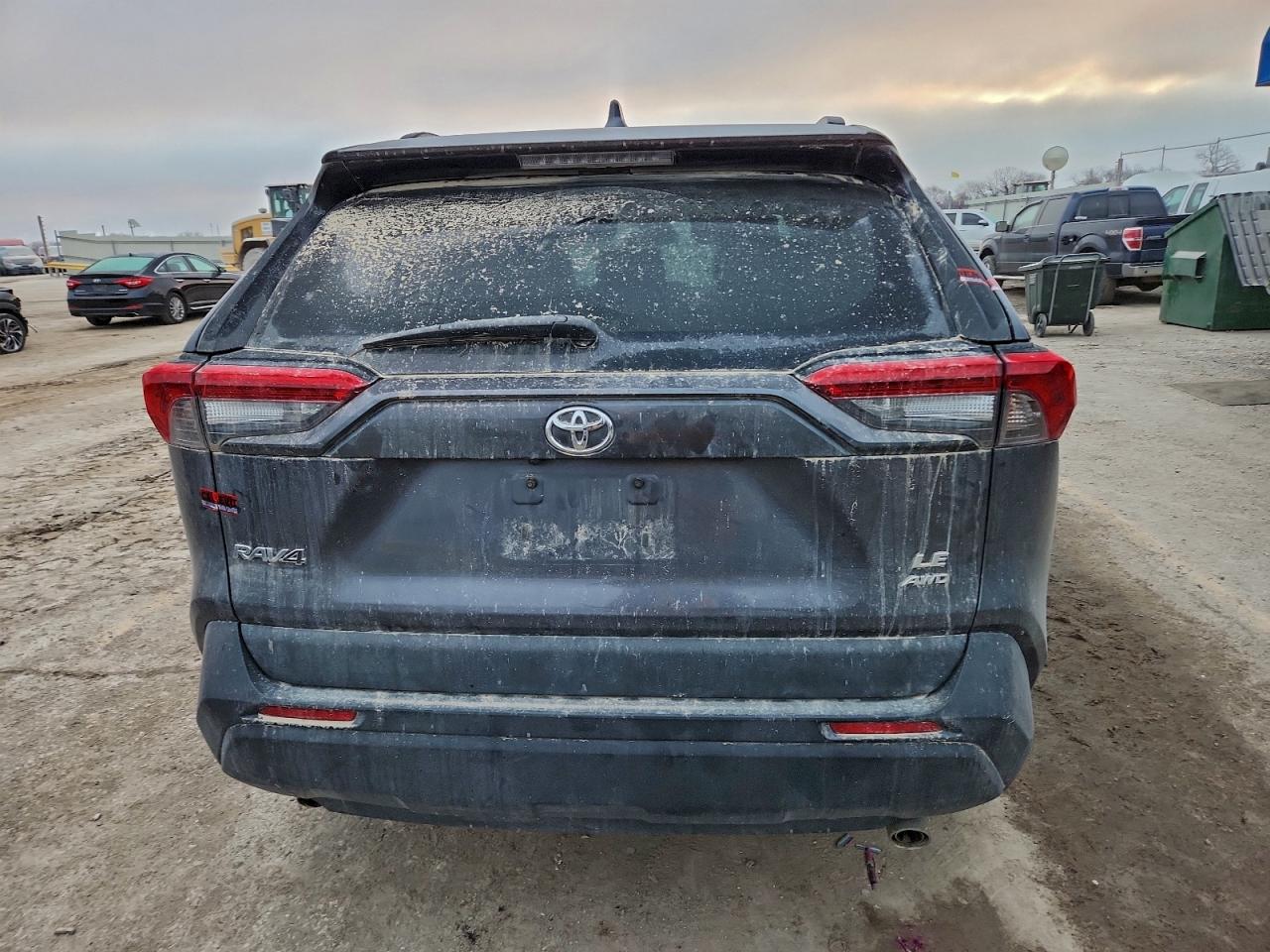 2019 TOYOTA RAV4 LE photo 16