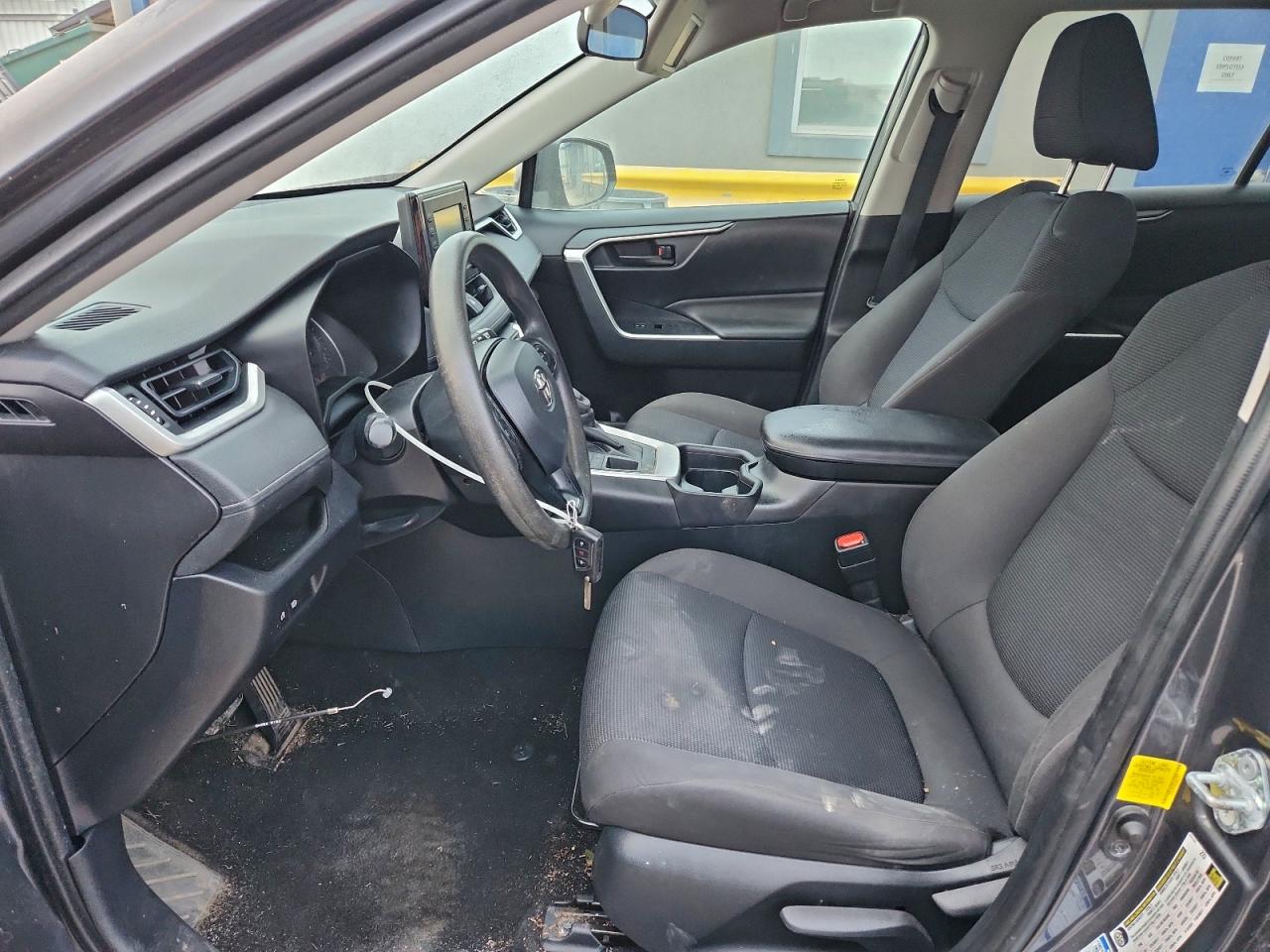 2019 TOYOTA RAV4 LE photo 19