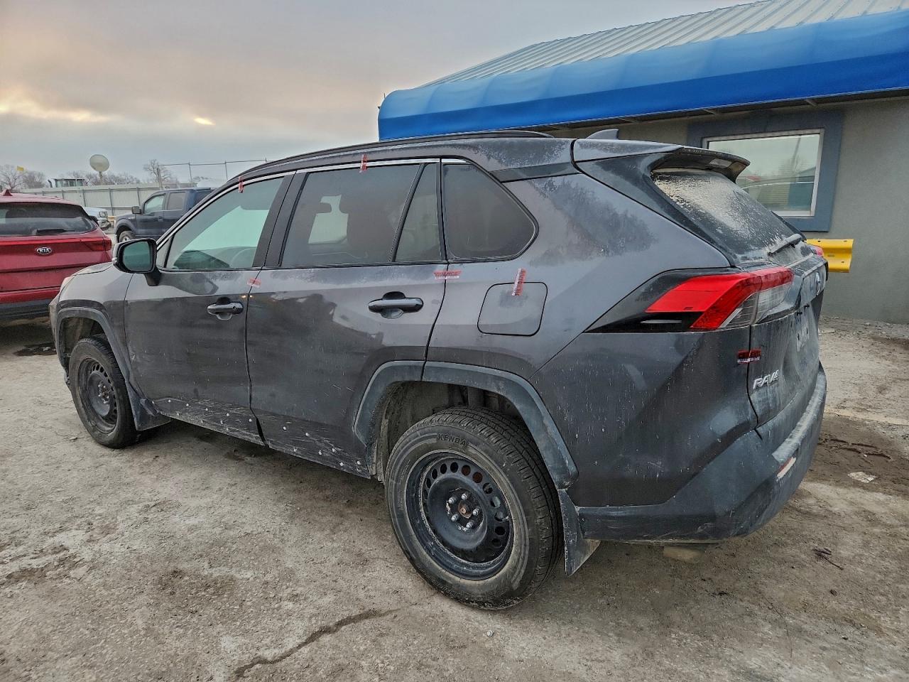 2019 TOYOTA RAV4 LE photo 4