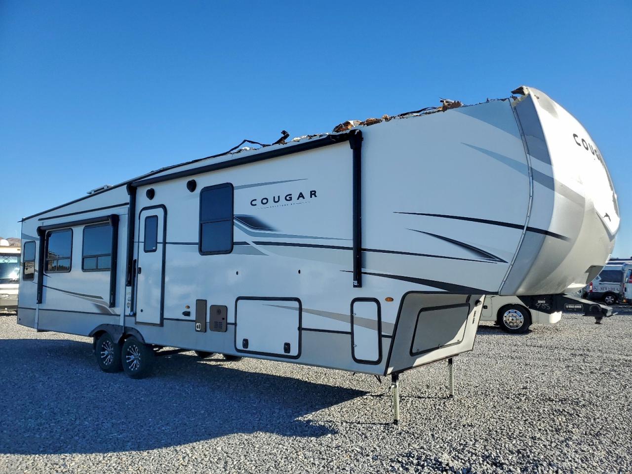 2023 COUG TRAV TRAIL - RV — TOP/ROOF damage — photo 1