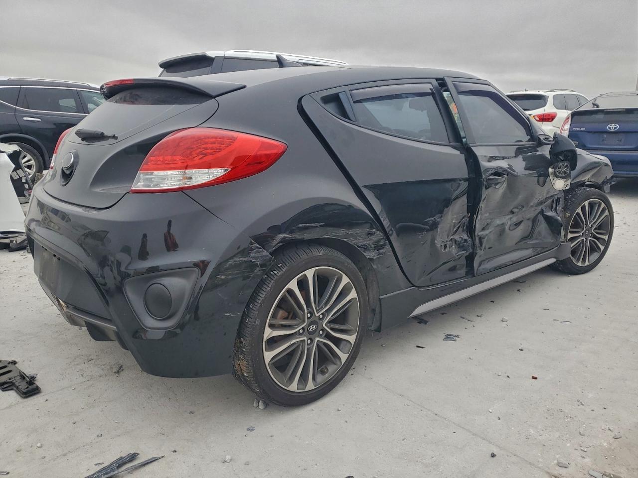 2016 HYUNDAI VELOSTER TURBO photo 3