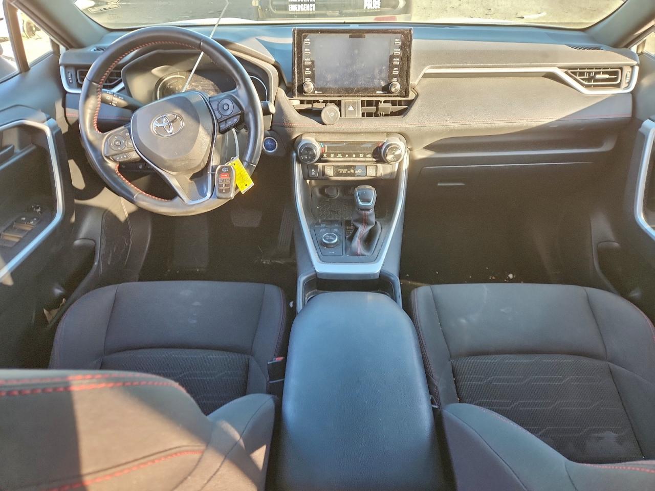 2021 TOYOTA RAV4 PRIME SE photo 8