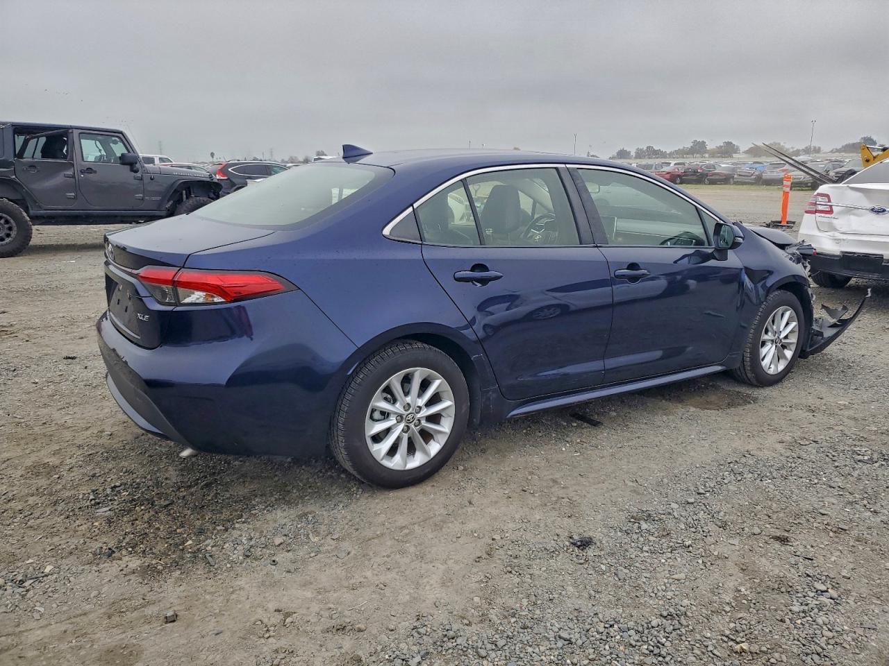 2020 TOYOTA COROLLA XLE photo 3