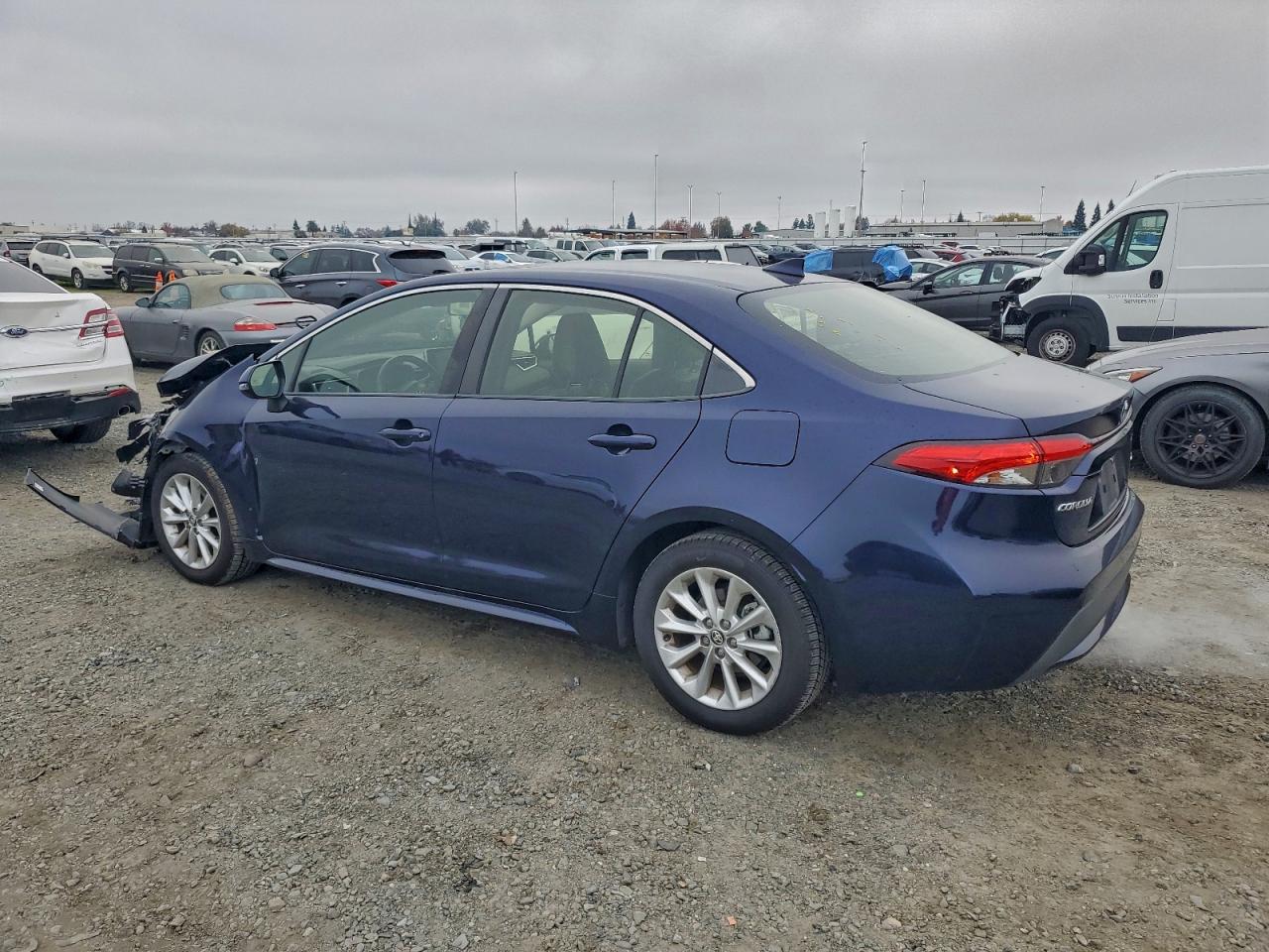 2020 TOYOTA COROLLA XLE photo 2