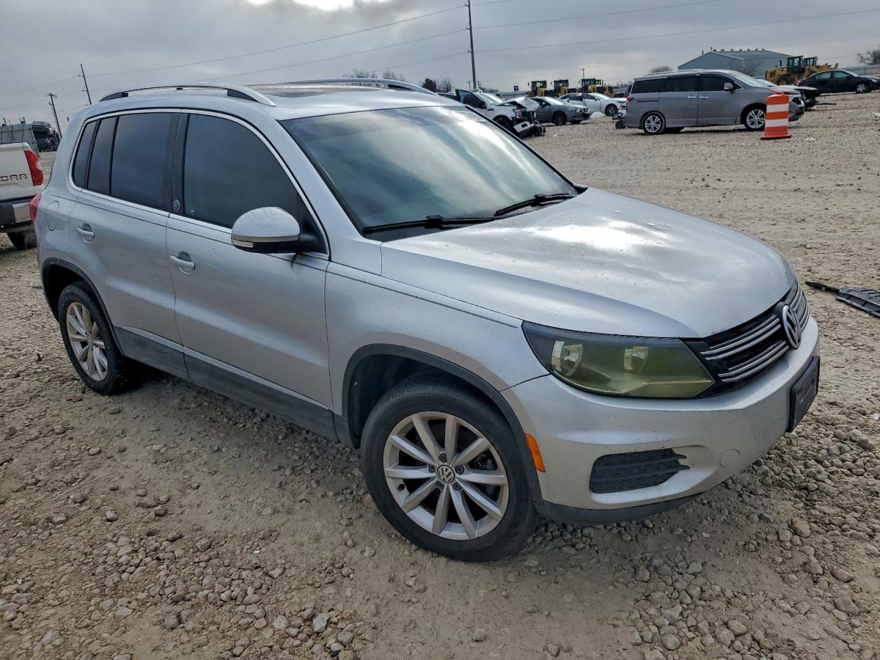 2017 VOLKSWAGEN TIGUAN WOLFSBURG photo 4