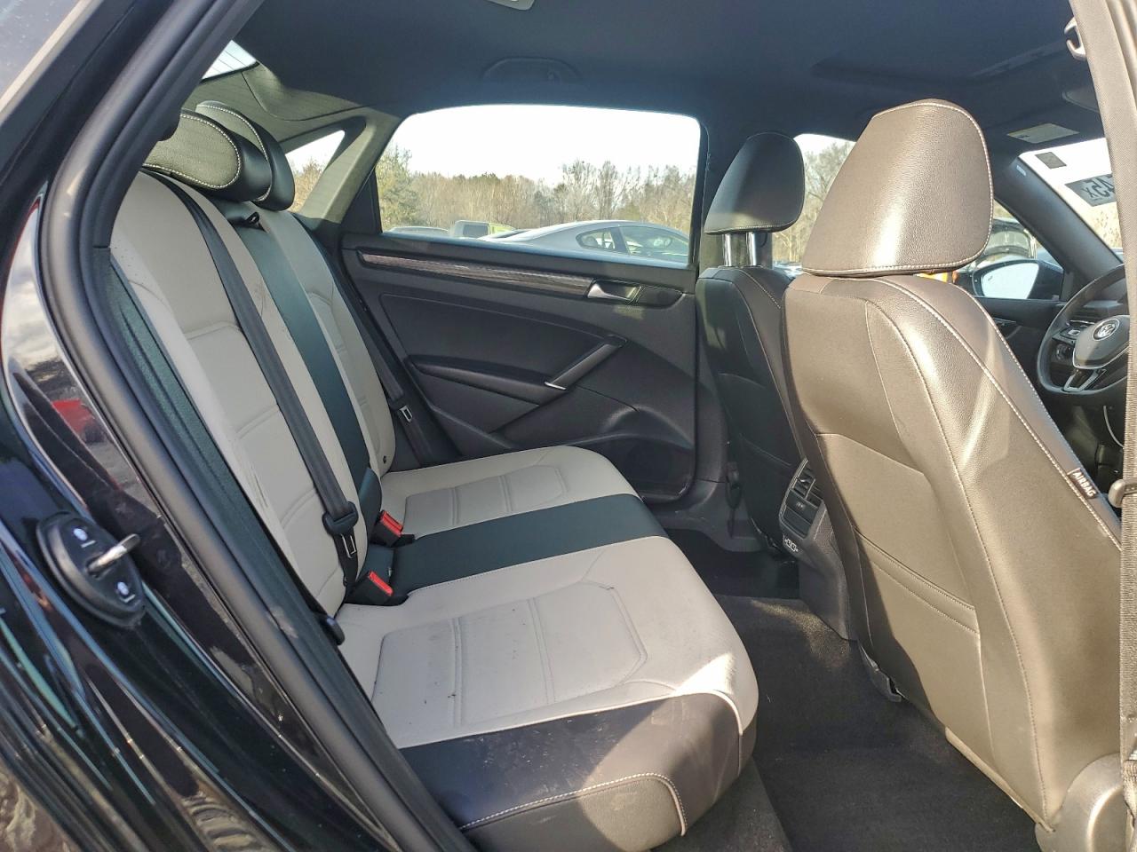 2021 VOLKSWAGEN PASSAT R-LINE photo 10