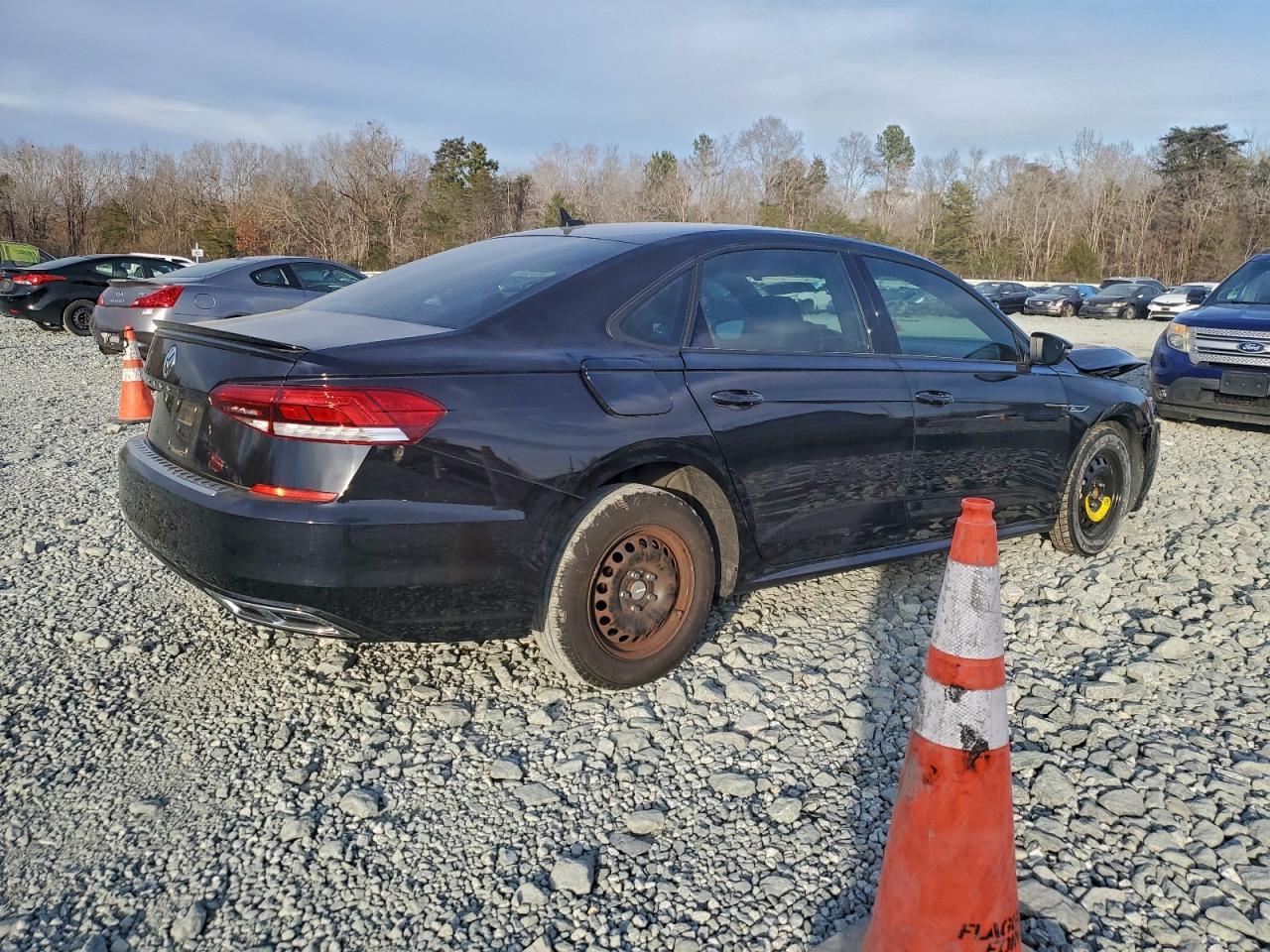 2021 VOLKSWAGEN PASSAT R-LINE photo 3