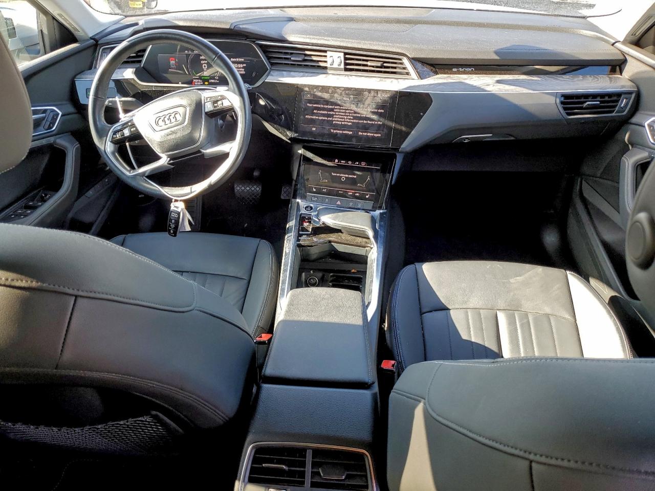 2022 AUDI E-TRON PREMIUM photo 15