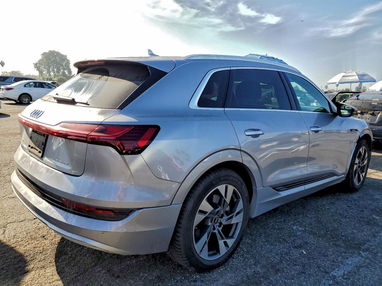 2022 AUDI E-TRON PREMIUM photo 5