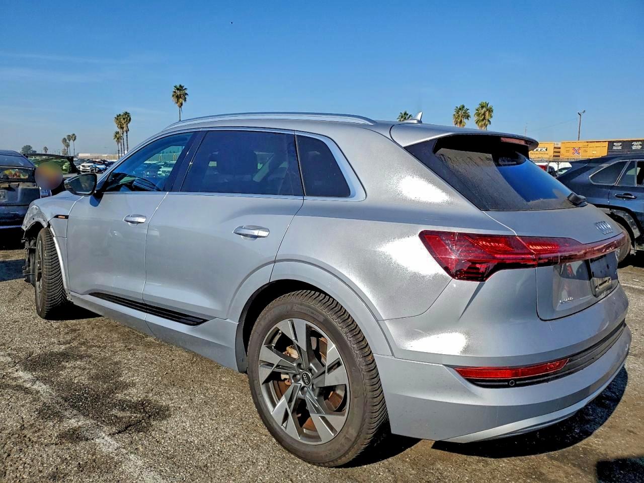 2022 AUDI E-TRON PREMIUM photo 3