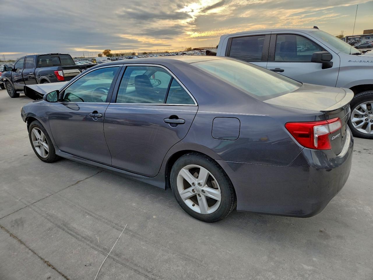 2013 TOYOTA CAMRY L photo 3