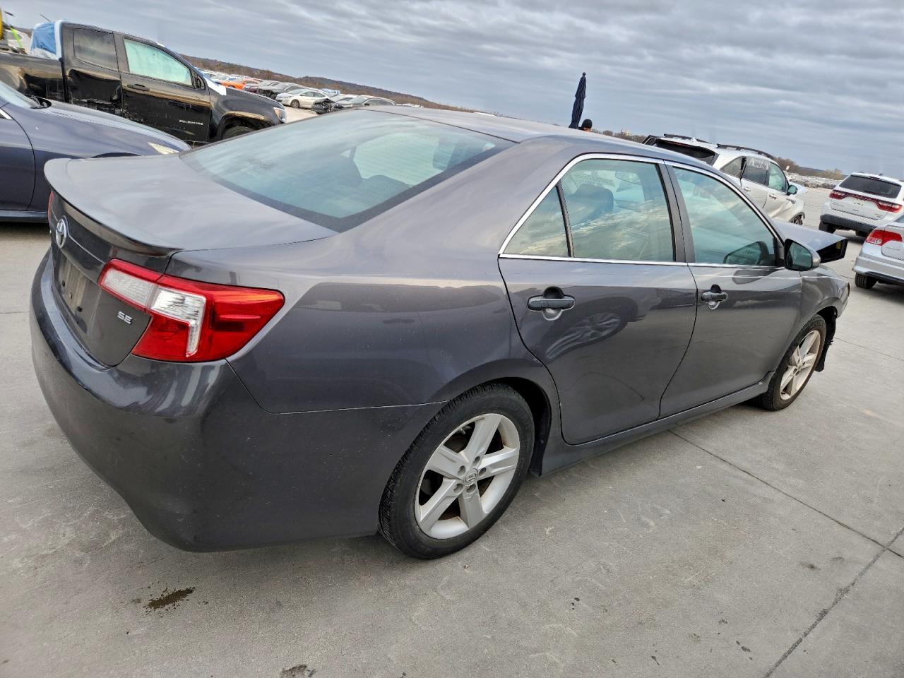 2013 TOYOTA CAMRY L photo 5