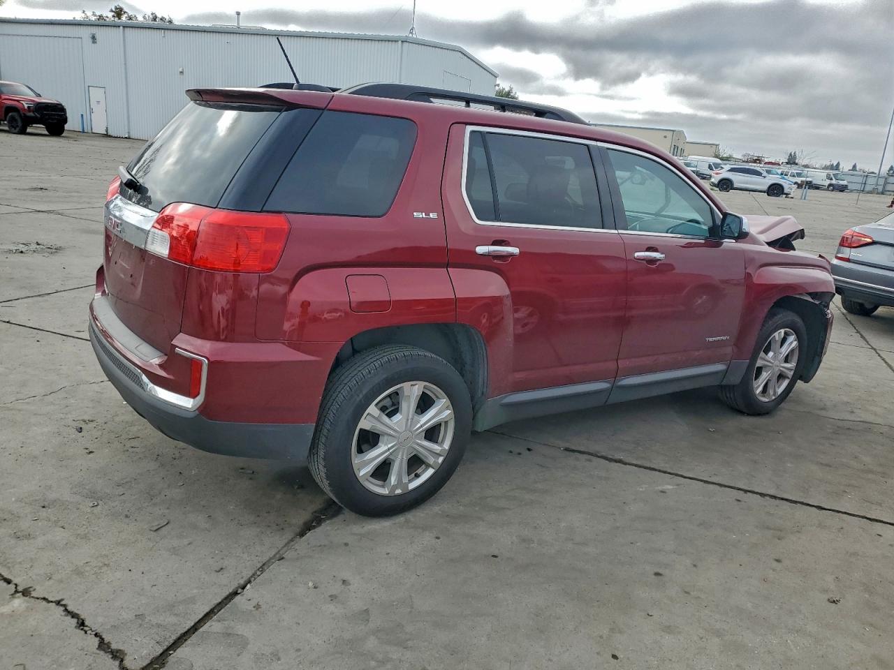 2017 GMC TERRAIN SLE photo 3