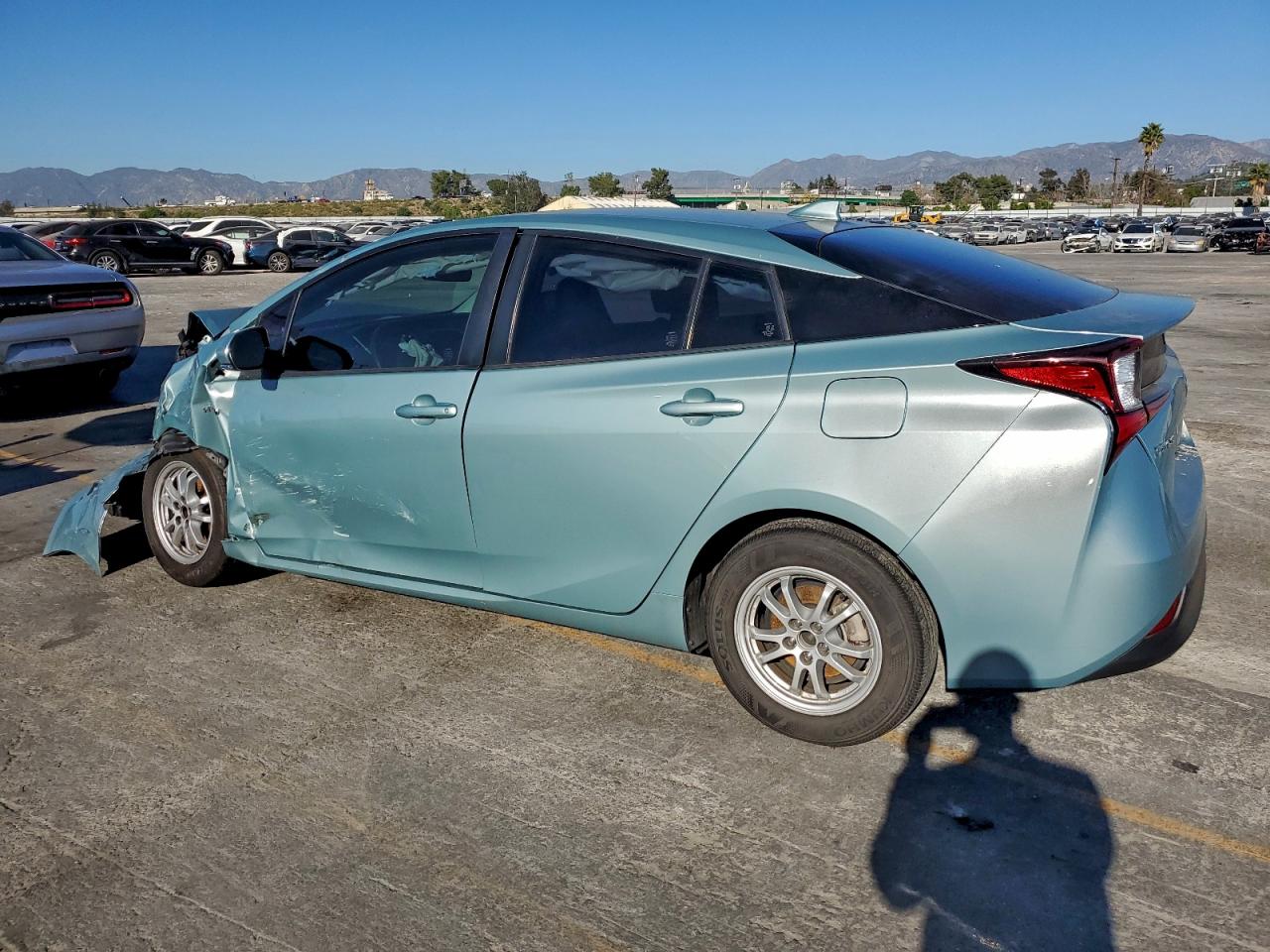 2019 TOYOTA PRIUS photo 2