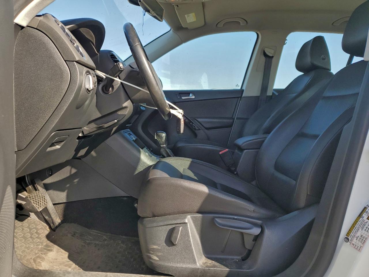 2016 VOLKSWAGEN TIGUAN S photo 7