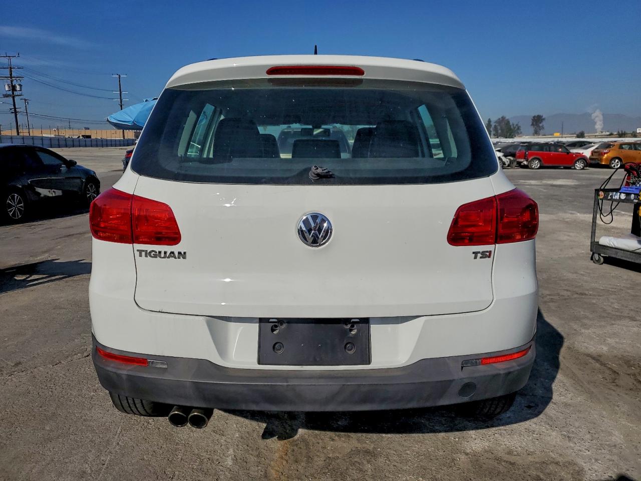 2016 VOLKSWAGEN TIGUAN S photo 6