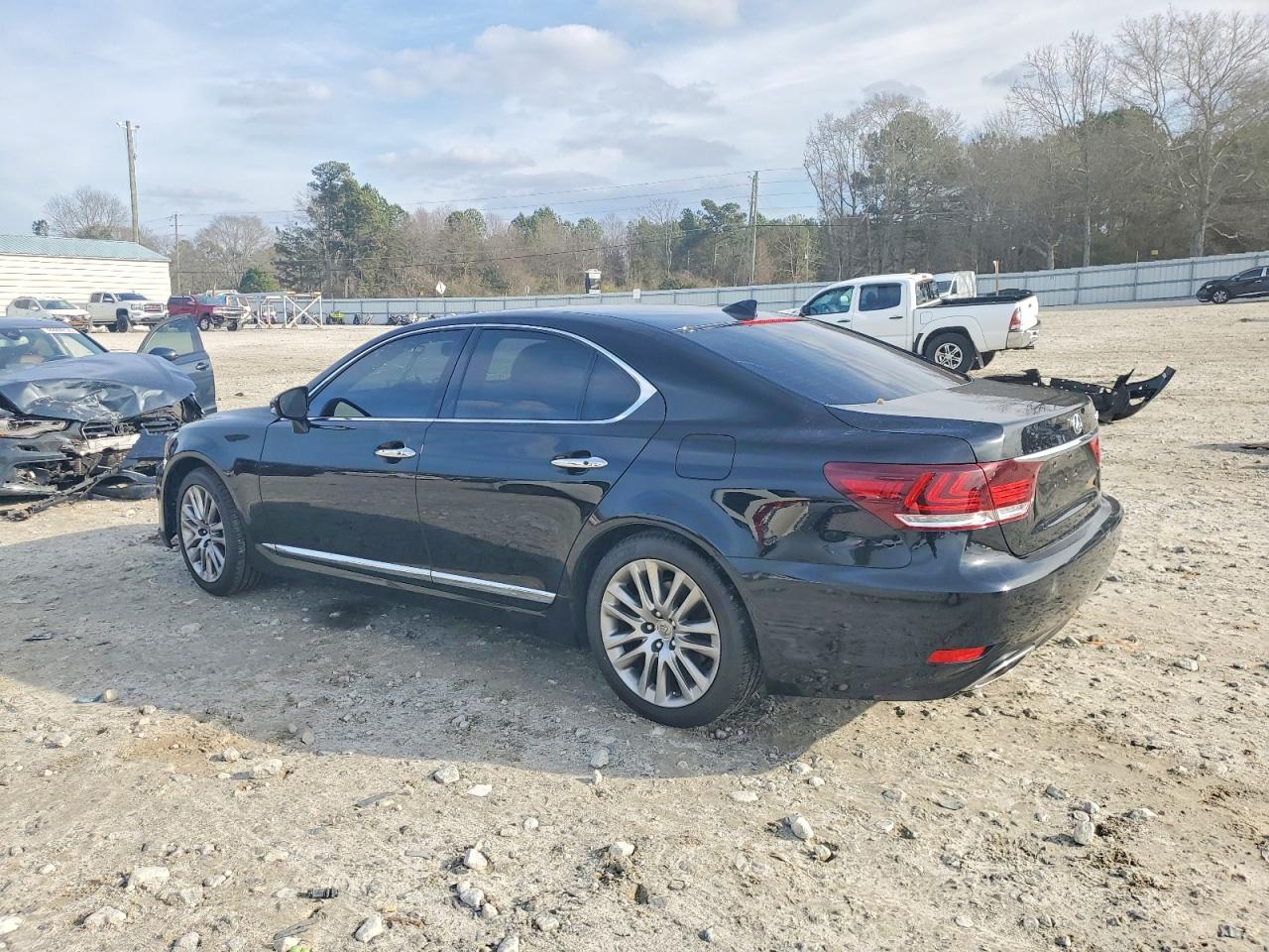 2017 LEXUS LS 460 photo 3