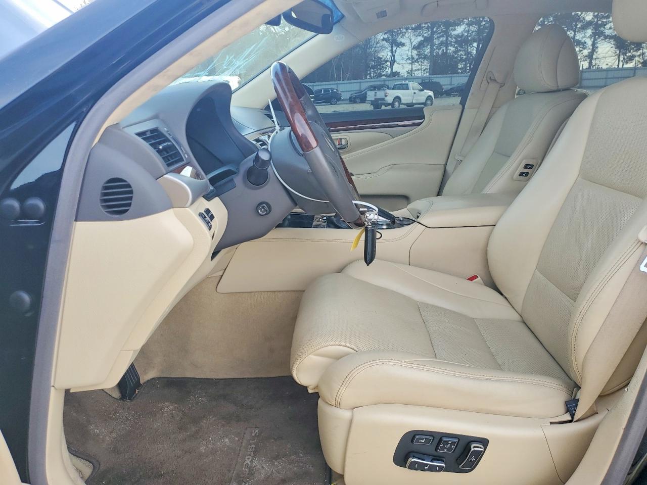2017 LEXUS LS 460 photo 13