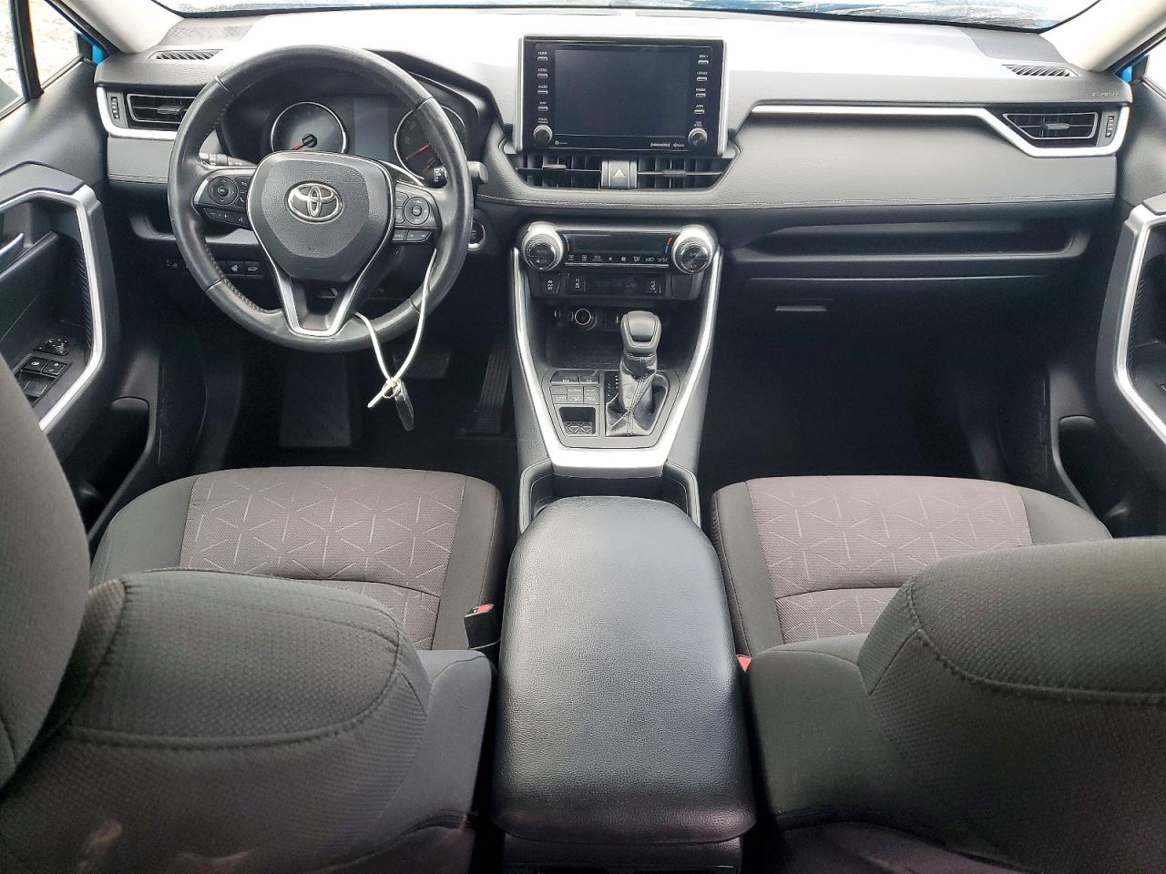 2019 TOYOTA RAV4 XLE photo 8