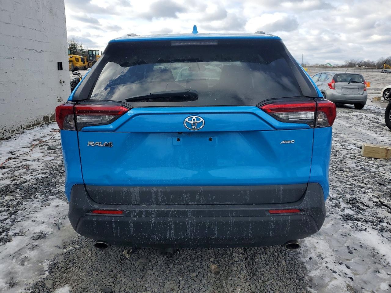2019 TOYOTA RAV4 XLE photo 6