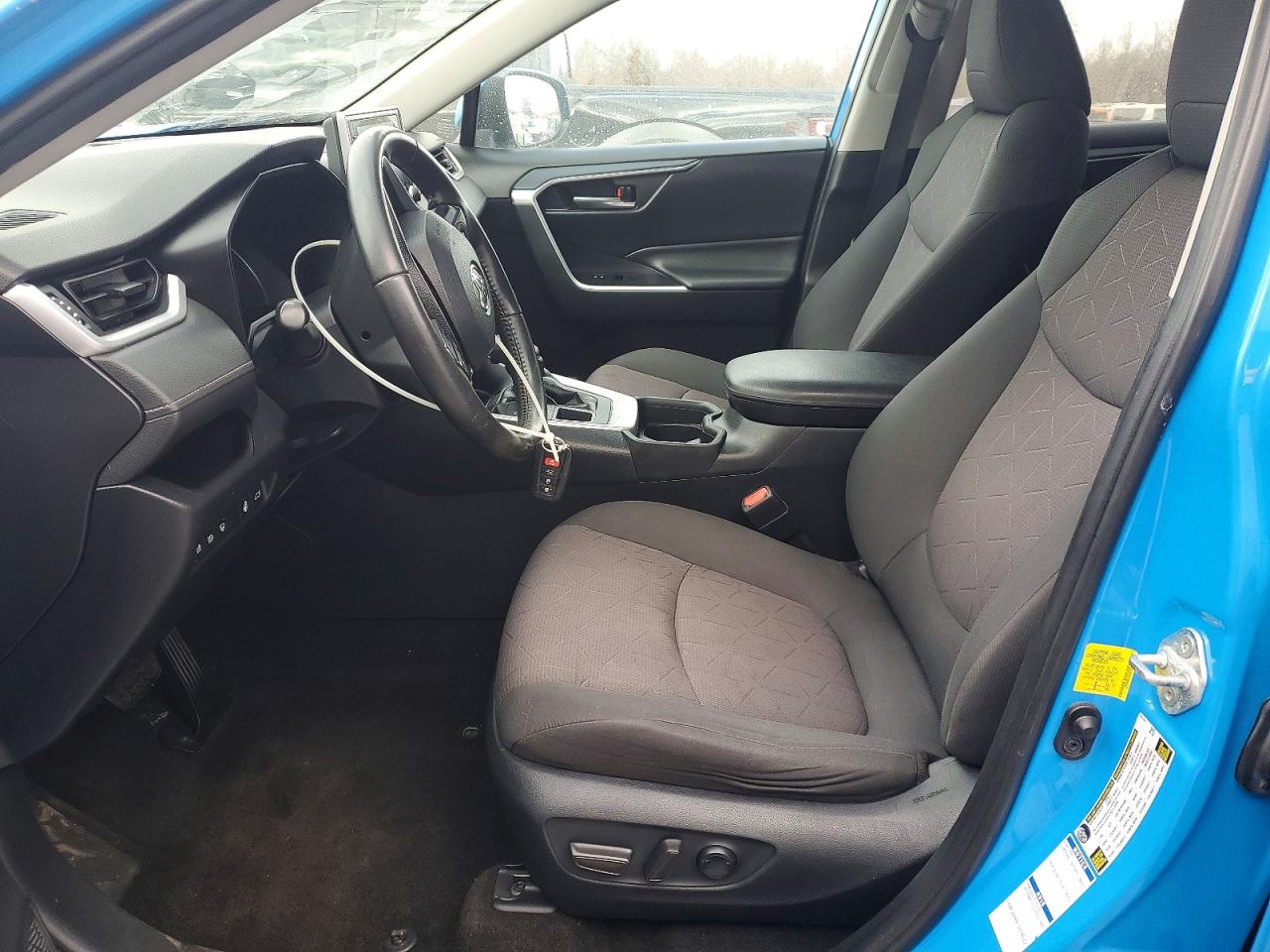 2019 TOYOTA RAV4 XLE photo 7