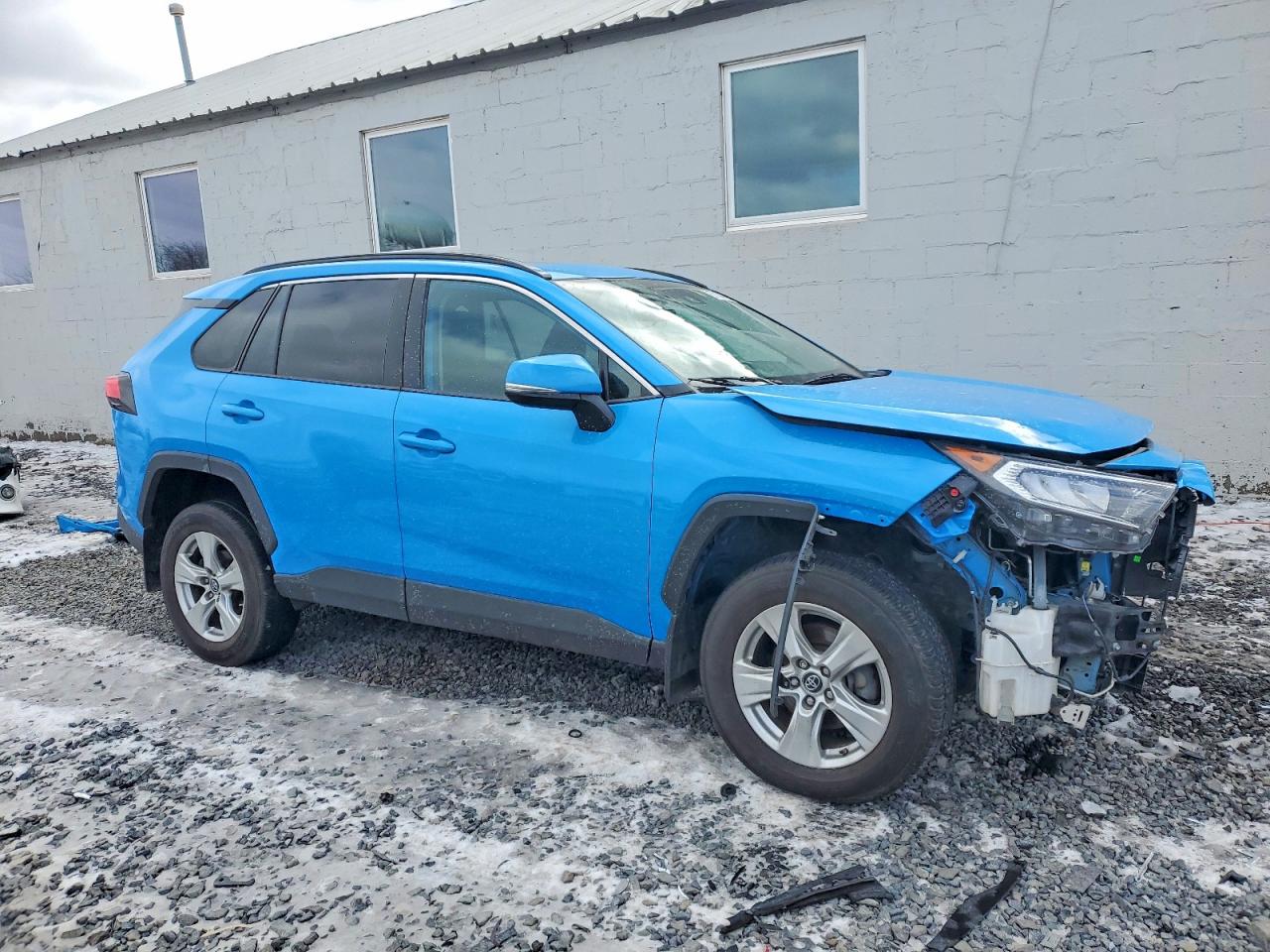 2019 TOYOTA RAV4 XLE photo 4
