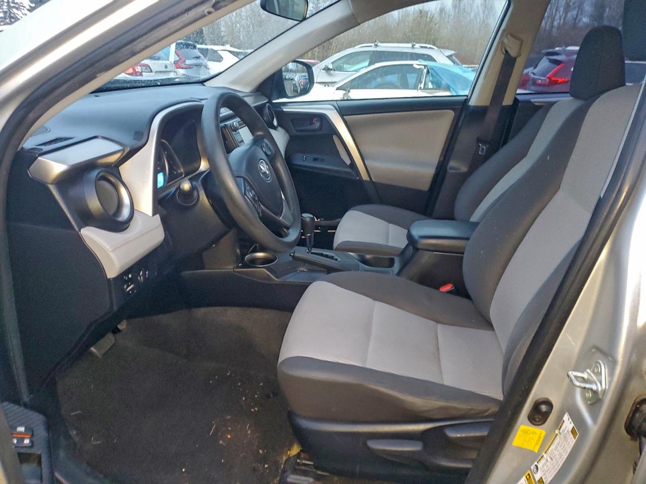 2015 TOYOTA RAV4 LE photo 7