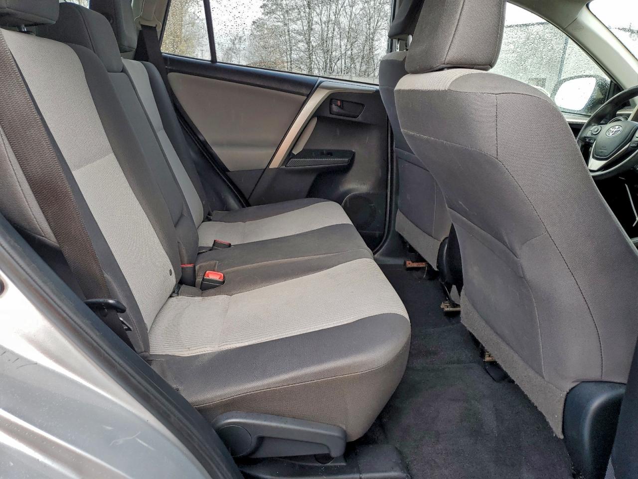 2015 TOYOTA RAV4 LE photo 10