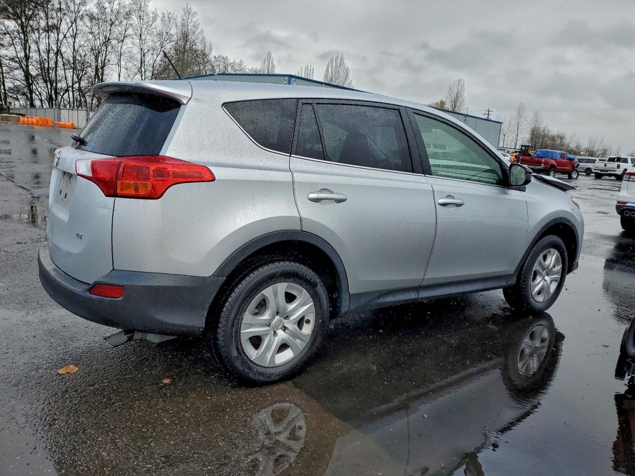2015 TOYOTA RAV4 LE photo 3
