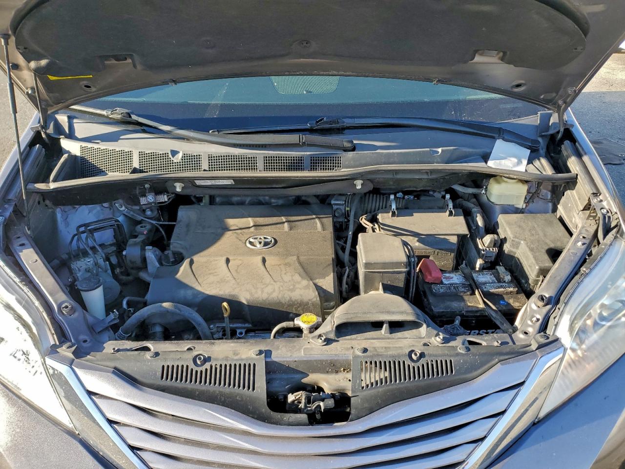 2016 TOYOTA SIENNA XLE photo 12