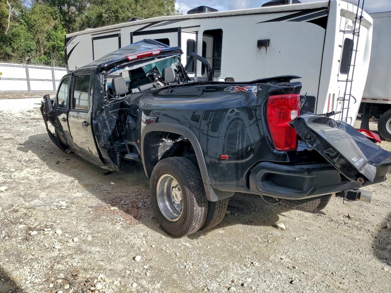 2025 CHEVROLET SILVERADO K3500 photo 3