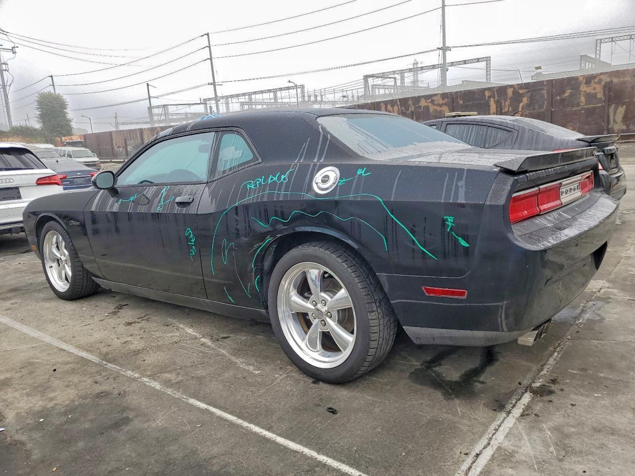 2012 DODGE CHALLENGER SXT photo 2