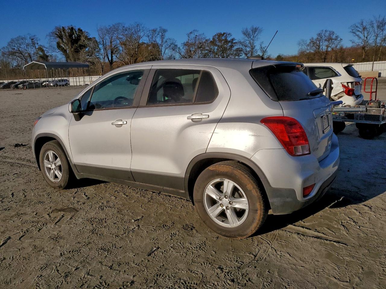 2020 CHEVROLET TRAX LS photo 2