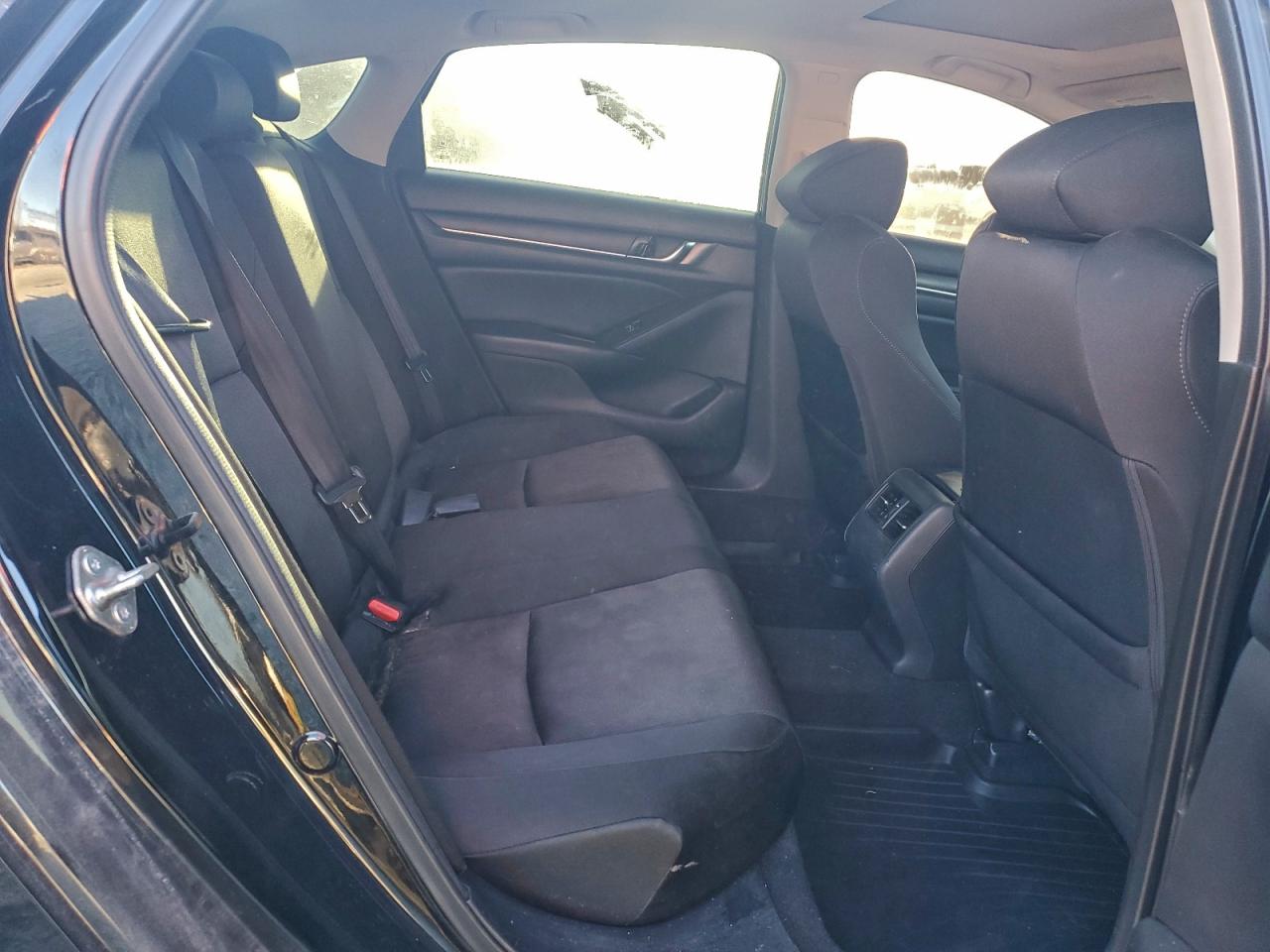 2018 HONDA ACCORD EX photo 28