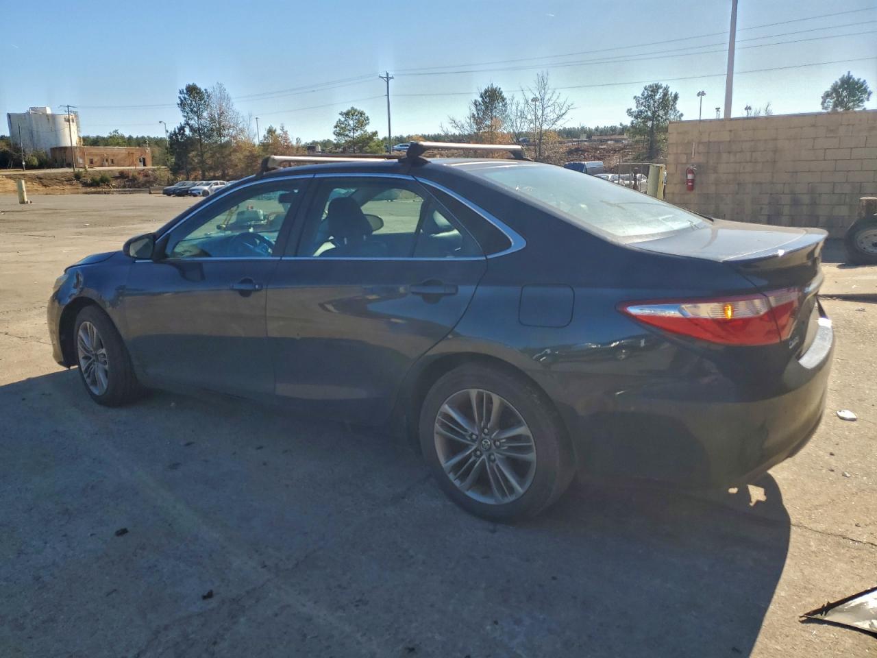 2017 TOYOTA CAMRY LE photo 3