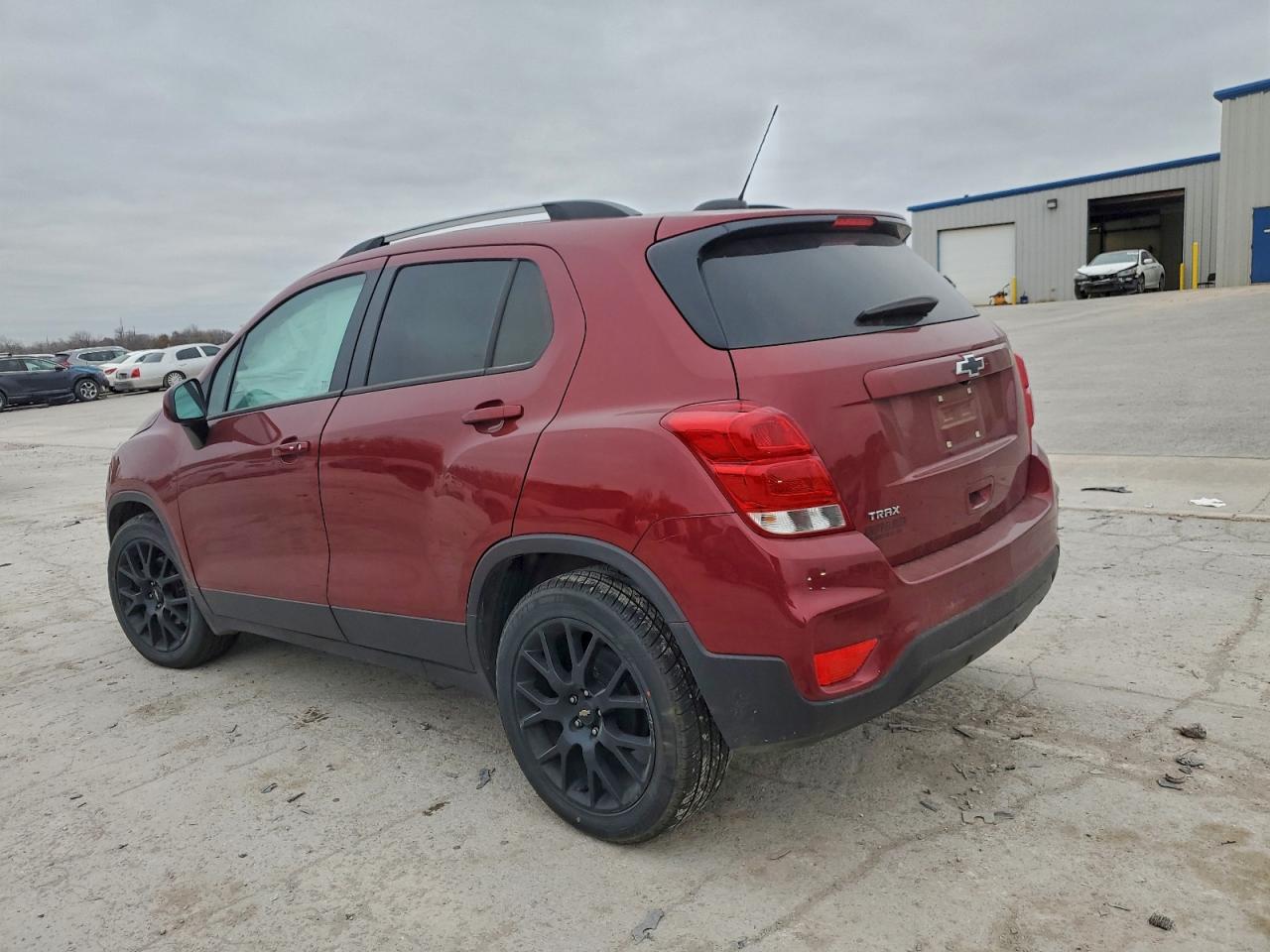 2021 CHEVROLET TRAX 1LT photo 2