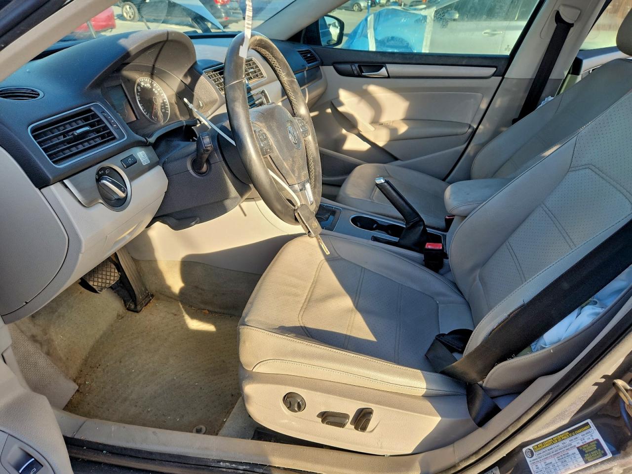 2014 VOLKSWAGEN PASSAT SE photo 7