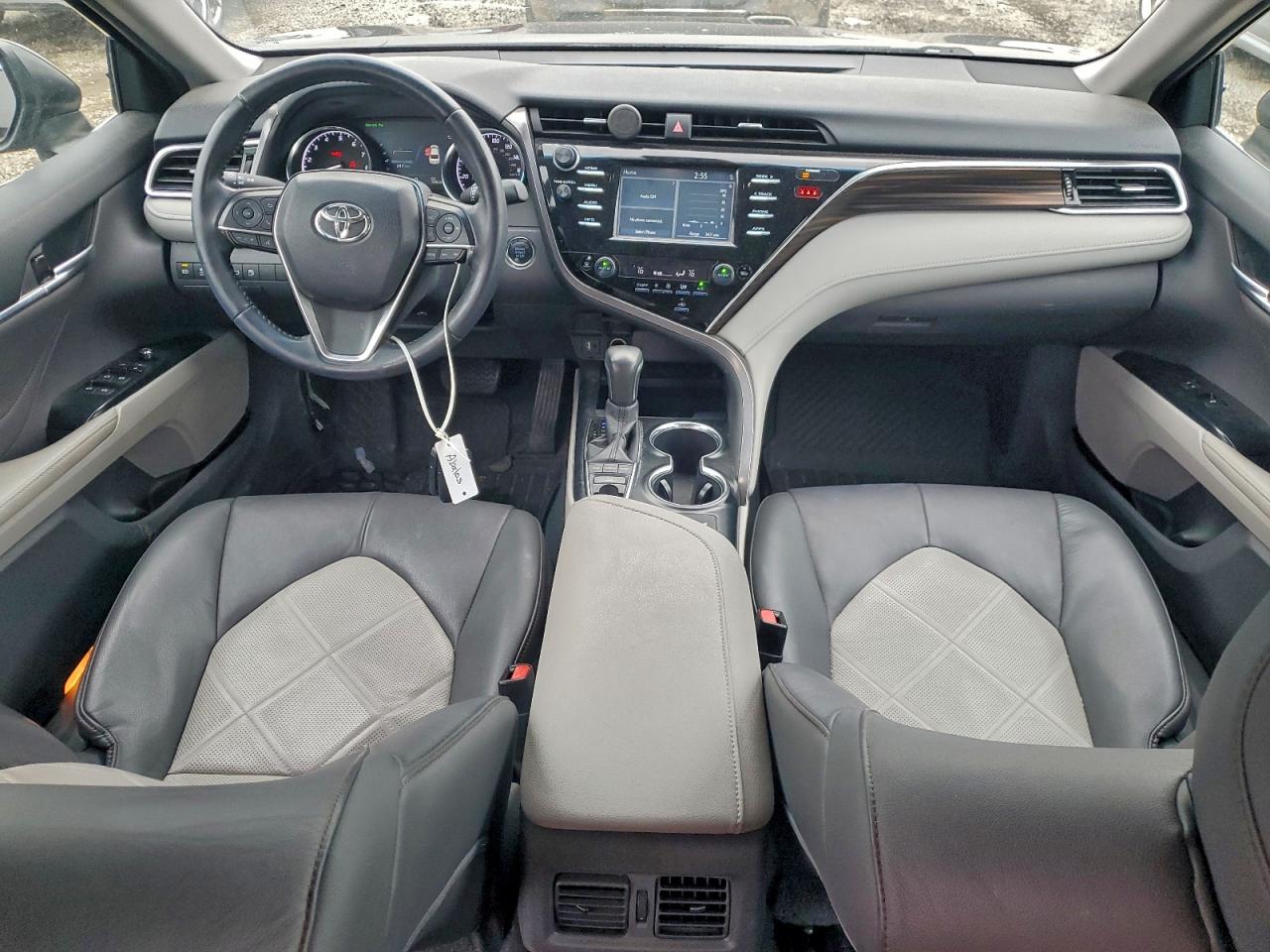 2018 TOYOTA CAMRY L photo 8