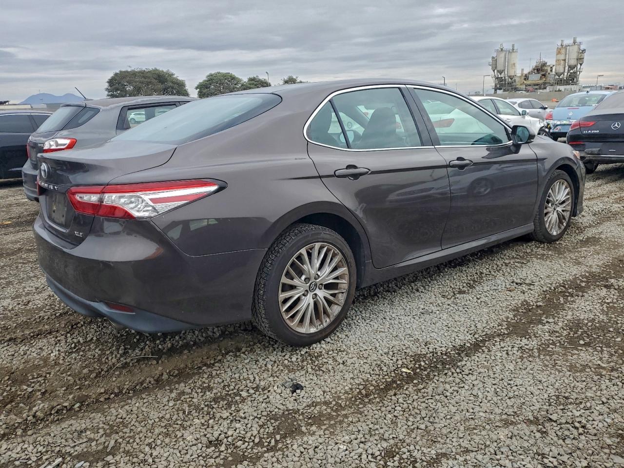 2018 TOYOTA CAMRY L photo 3