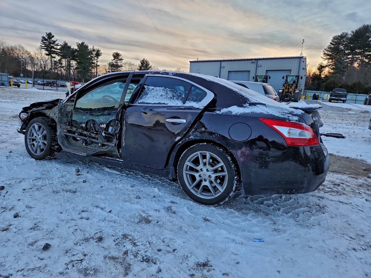 2010 NISSAN MAXIMA S photo 2
