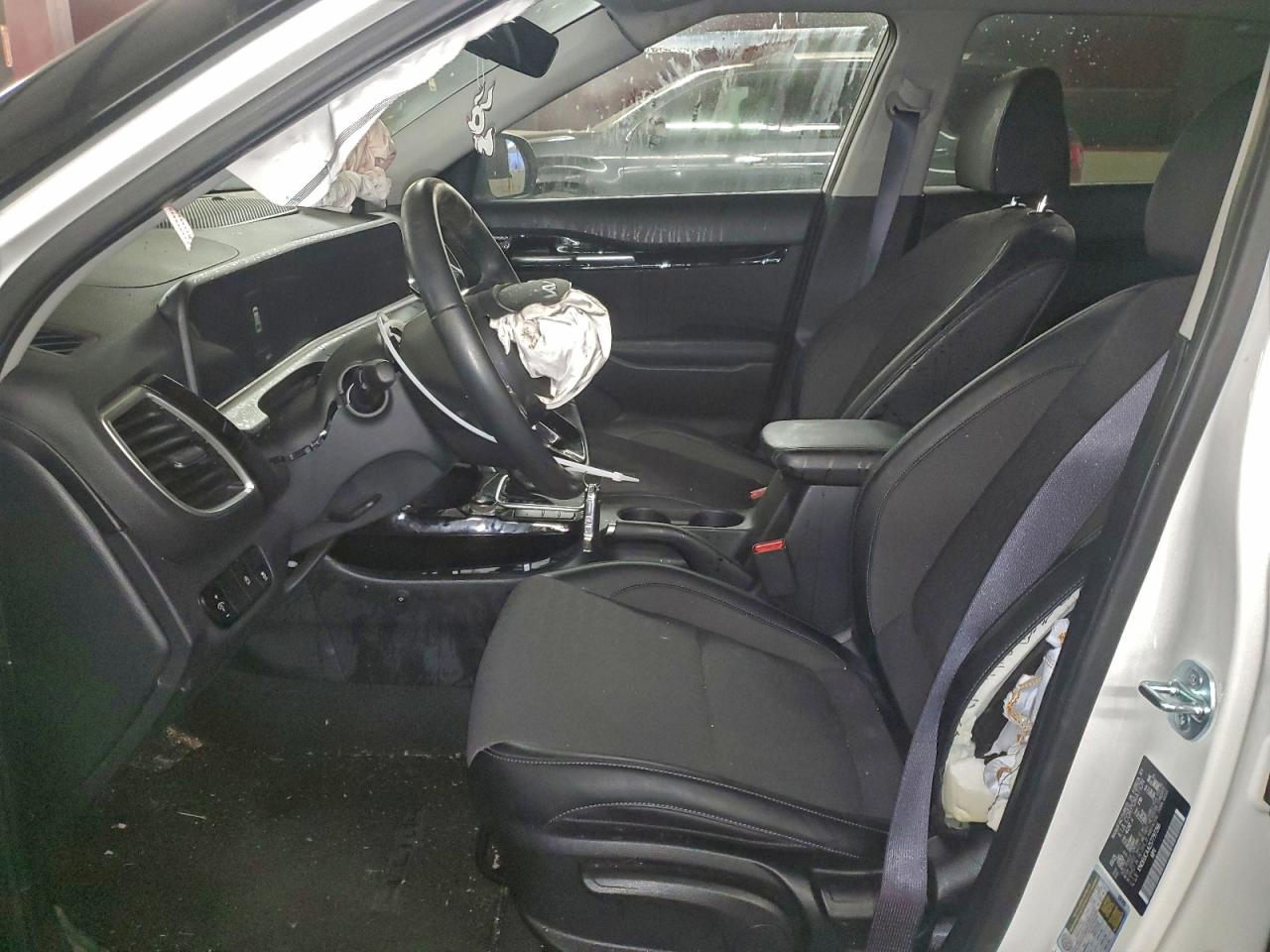 2025 KIA SELTOS S photo 13
