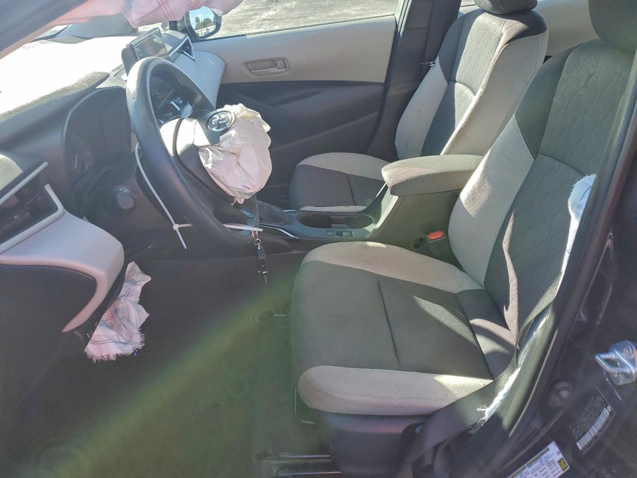 2025 TOYOTA COROLLA LE photo 13