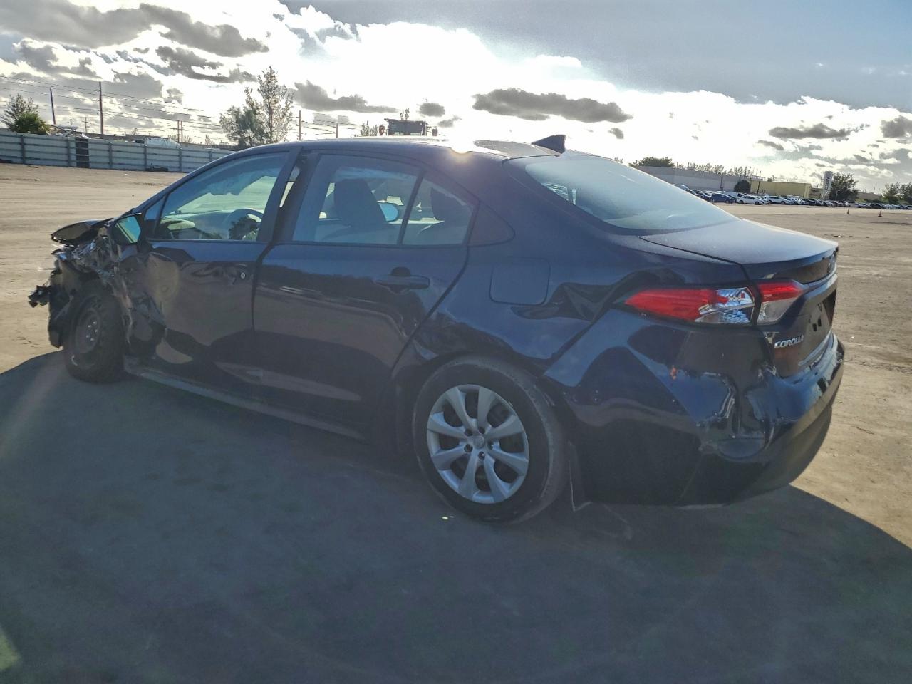 2025 TOYOTA COROLLA LE photo 3