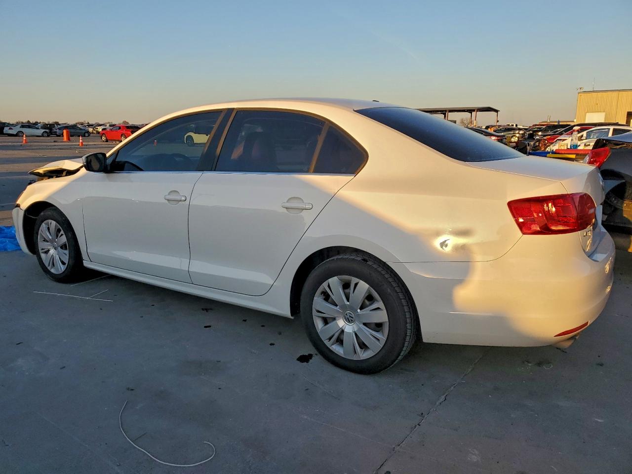 2013 VOLKSWAGEN JETTA SE photo 2