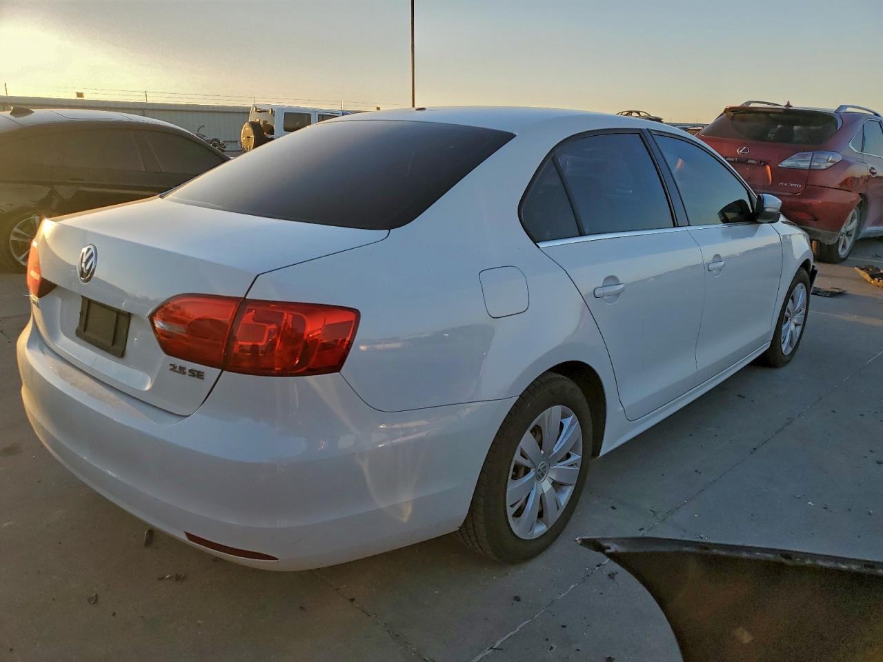 2013 VOLKSWAGEN JETTA SE photo 3