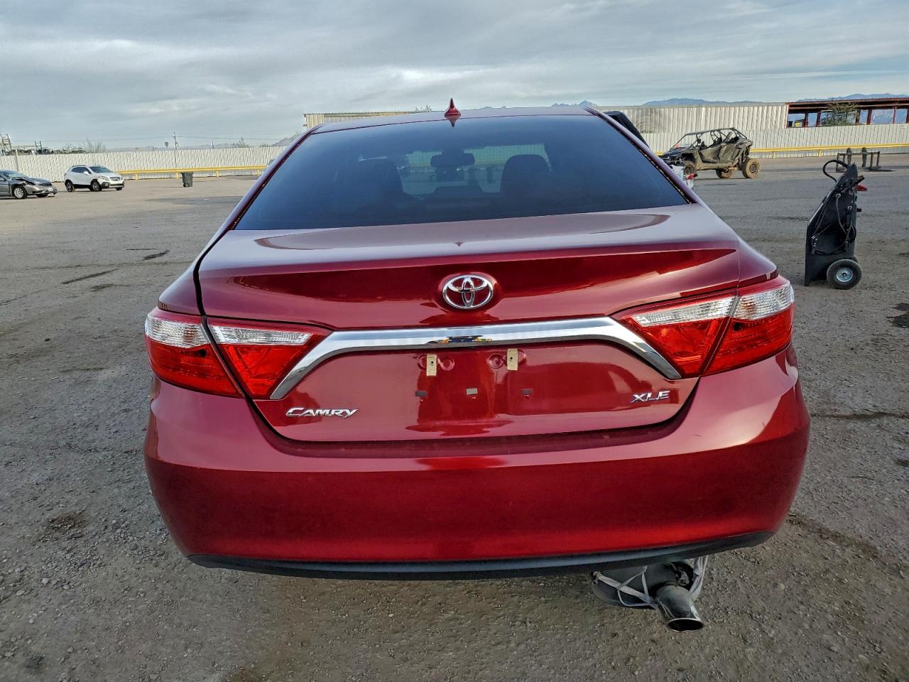 2017 TOYOTA CAMRY LE photo 6