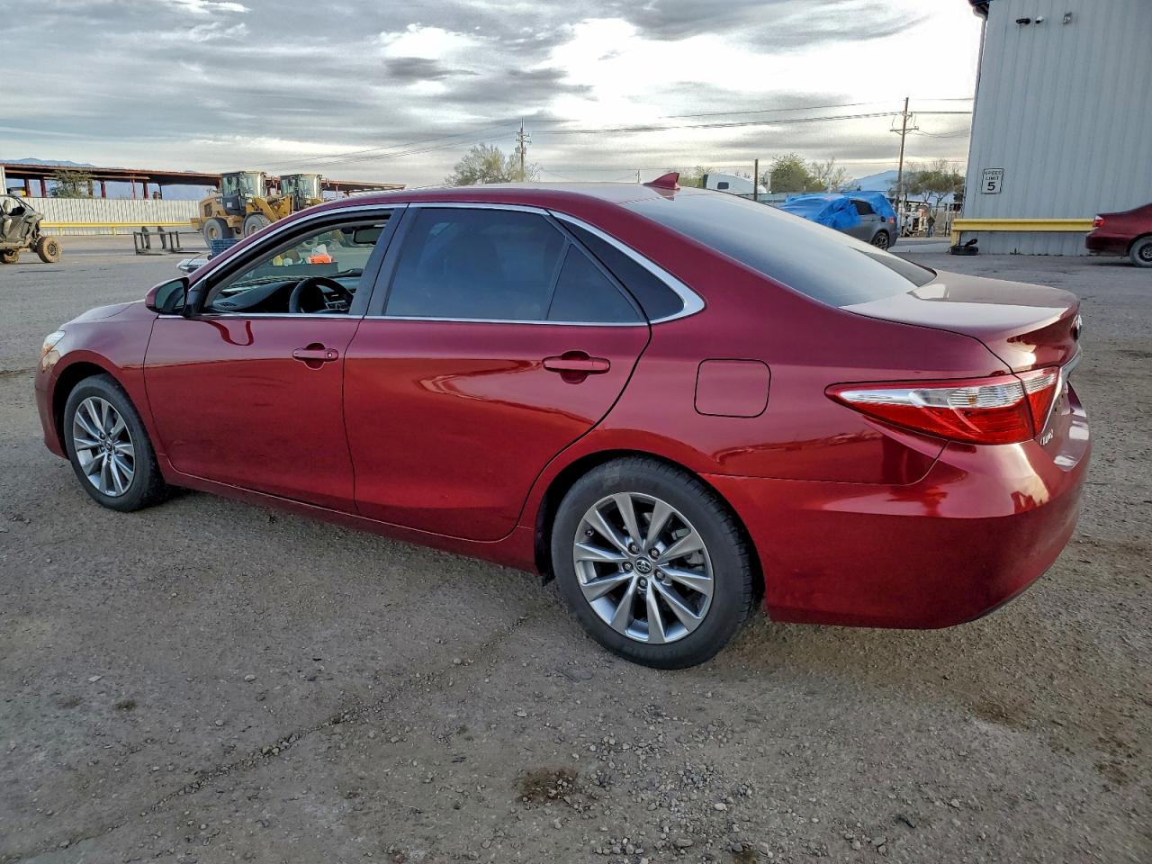 2017 TOYOTA CAMRY LE photo 2