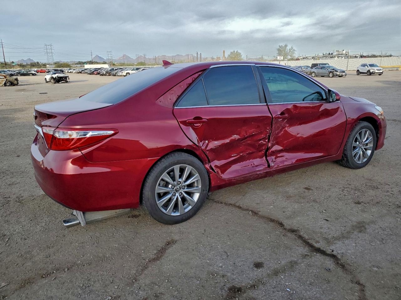 2017 TOYOTA CAMRY LE photo 3