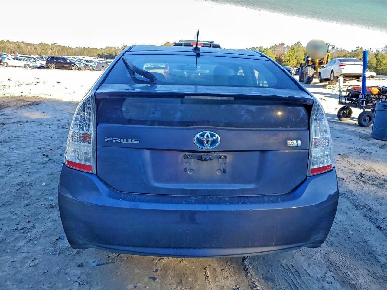 2010 TOYOTA PRIUS III photo 6
